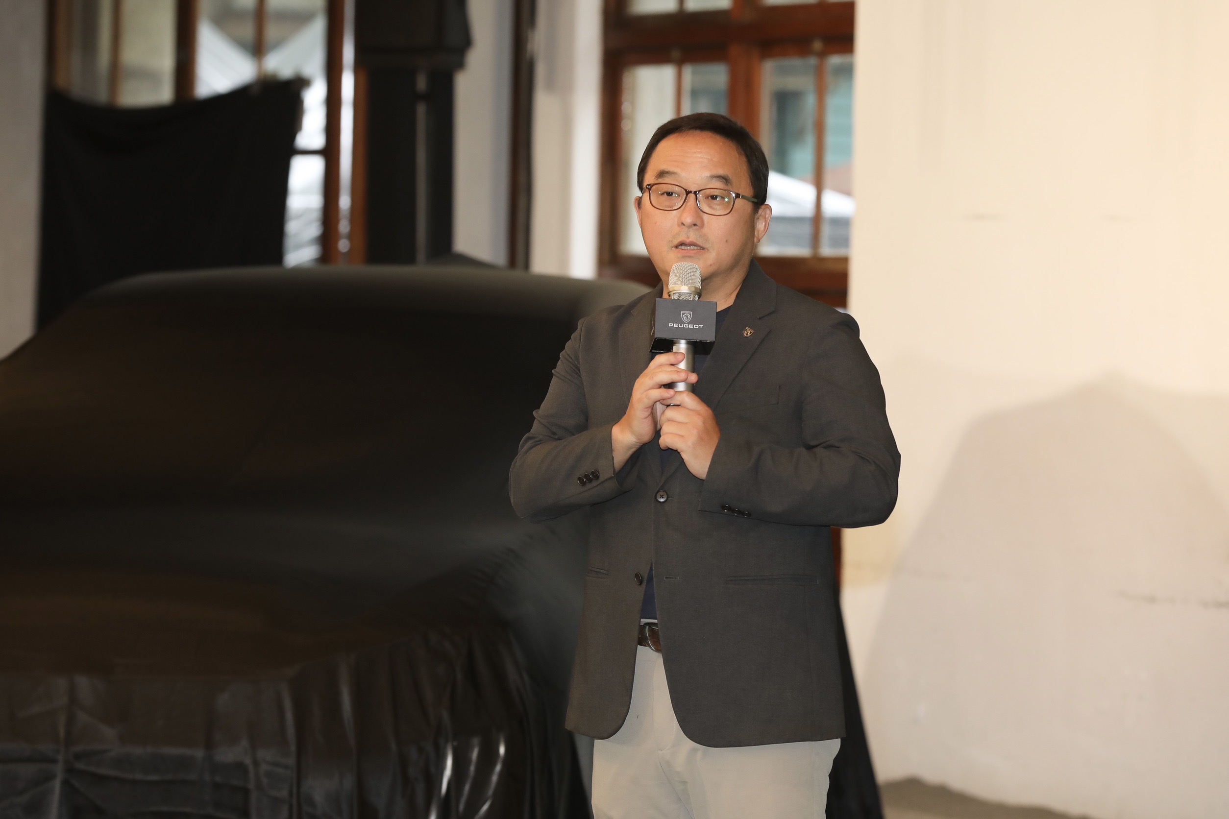 寶嘉聯合執行董事吳睿弘今(20)日出席自家所舉辦的PEUGEOT 208上市發表會。