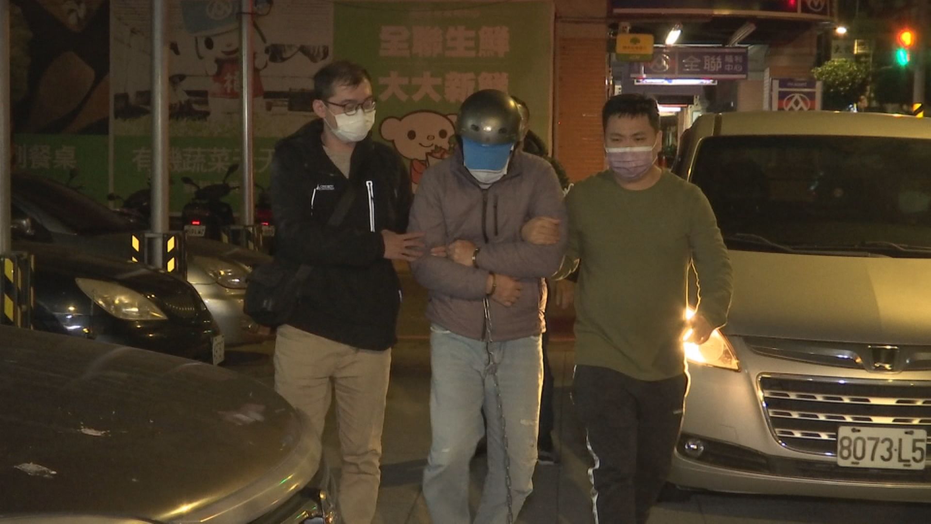 狠心殺害父親的凶嫌辯稱,爸爸經常對媽媽家暴,他忍無可忍才會犯案。