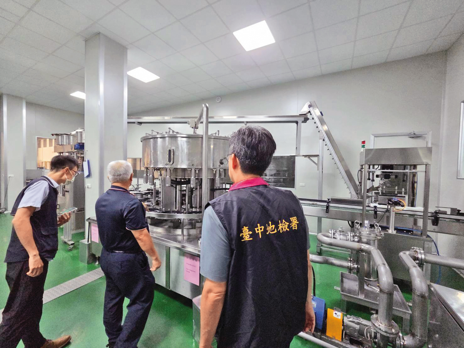 台中地檢署火速至中聯油脂等廠房蒐證,了解究竟是哪個環節出包。(中檢提供)
