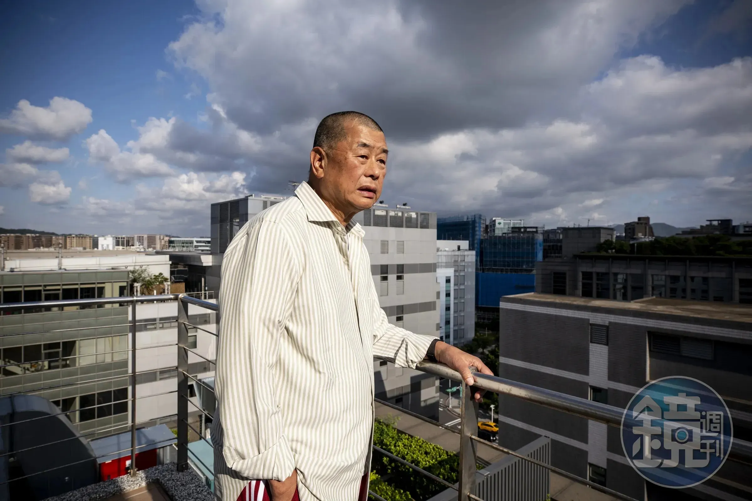 「宛如被活活烘烤」兒曝黎智英單獨監禁狹小牢房慘況...　健康惡化還被禁供藥！急籲英新首相營救