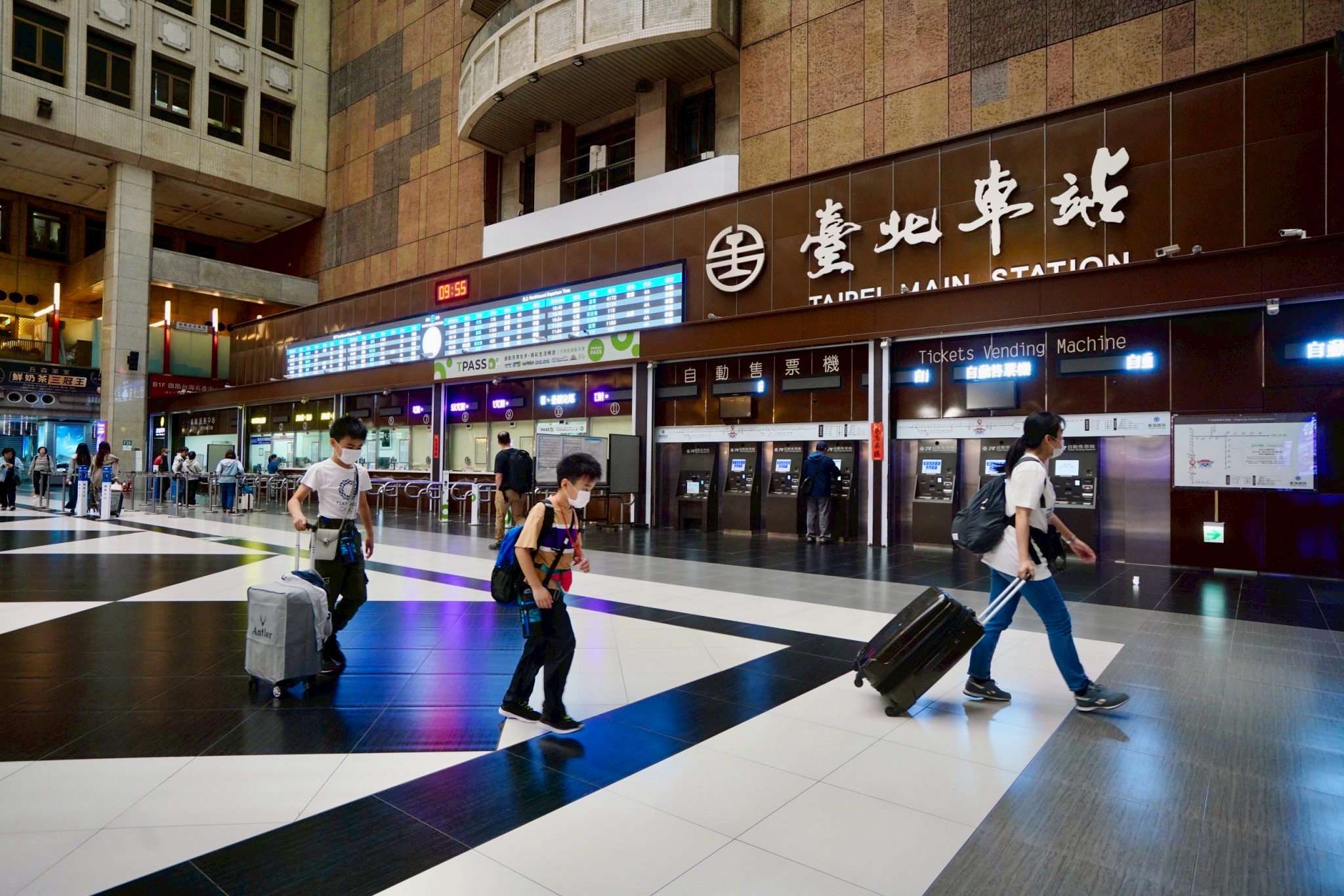 北車商場易主,台鐵評委與微風交手不斷。
