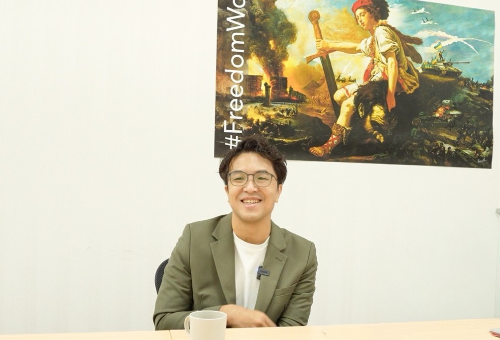 善於考試、學養深厚、思考迅捷周密而著稱的沈伯洋,少年時最想成為的,其實是小說家。