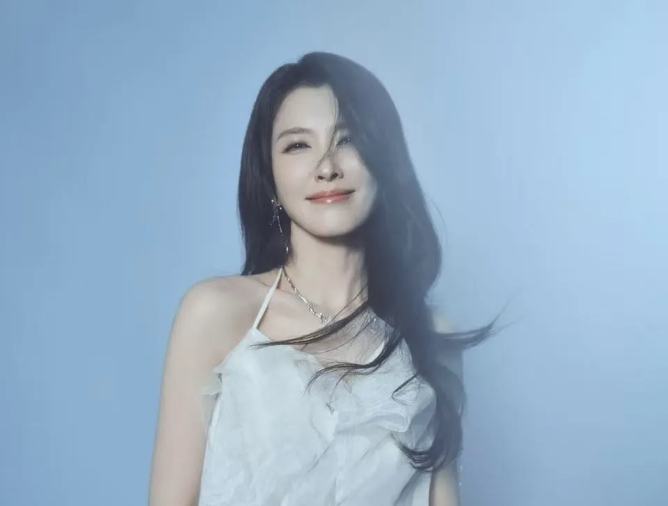 獨家
驚！《海豚灣戀人》女星46歲超高齡產婦
徐潔兒秘婚藏7年！《浪姐7》成團才曝光