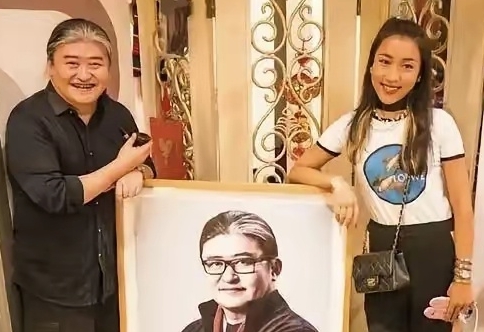 劉歡(左)是吉克隽逸(右)《中國好聲音》導師。(翻攝自微博)