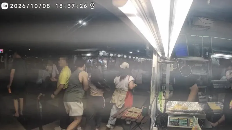 「砍人快跑！」花蓮東大門夜市驚傳持刀　遊客狂奔：像大逃殺