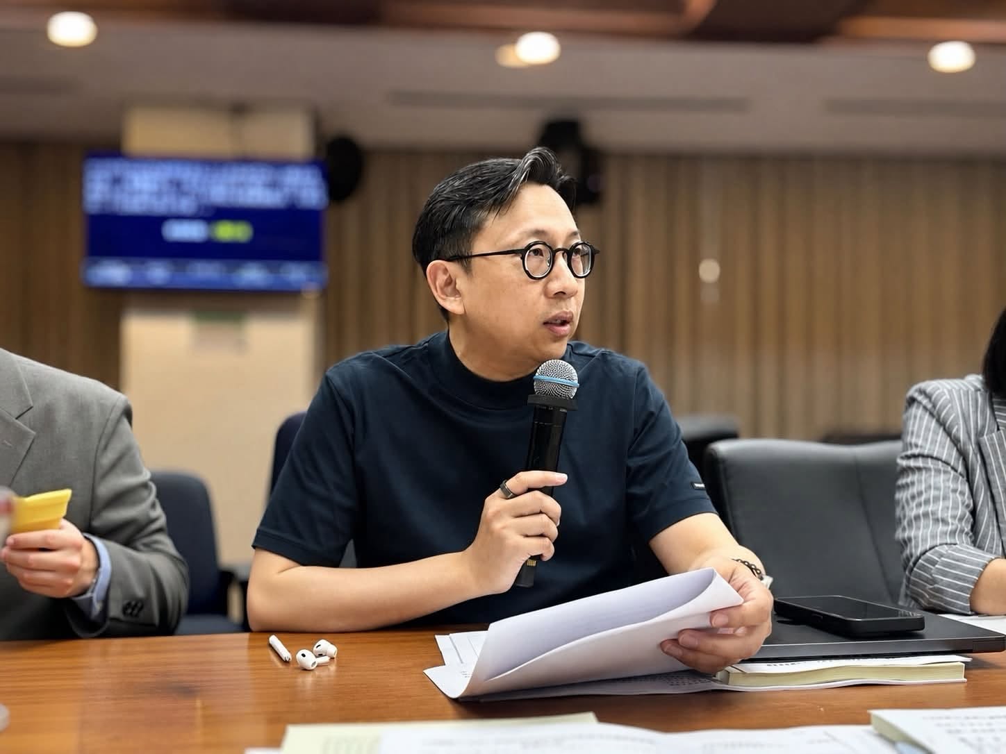 針對「台北施政島」原始碼指令爭議,葛如鈞向無辜承受壓力的創作者致歉。(翻攝自臉書科技立委葛如鈞)