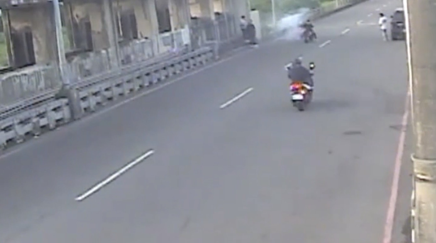 邱姓男子等12人涉嫌在新北市泰山區成群結隊飆車競速。