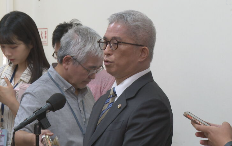 徐斯儉今日在立院接受媒體聯訪。