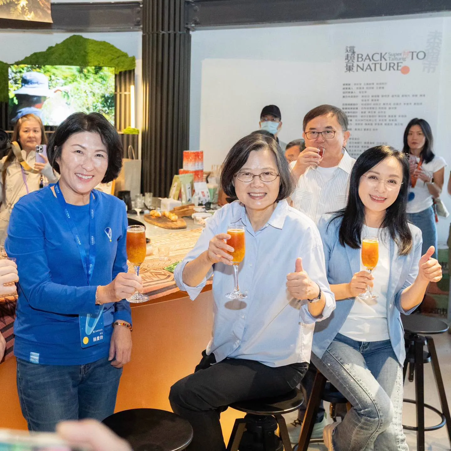 罕曬與藍營饒慶玲同框照　蔡英文：好的地方政治是終結對立、彼此接力