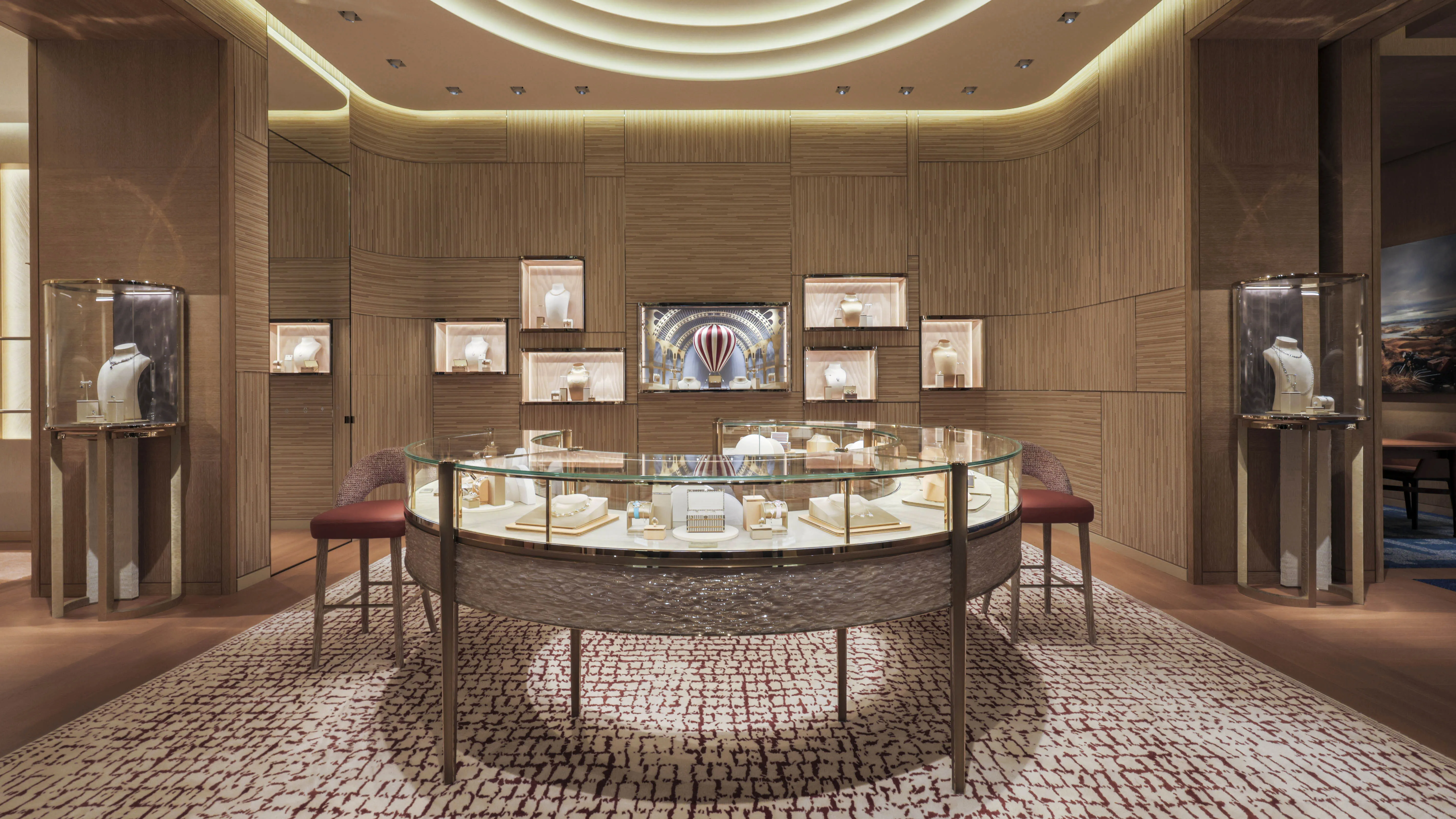 路易威登全台首家高級珠寶腕錶店落腳台中　　獨家Vivienne Travellers吊墜項鍊可愛爆擊
