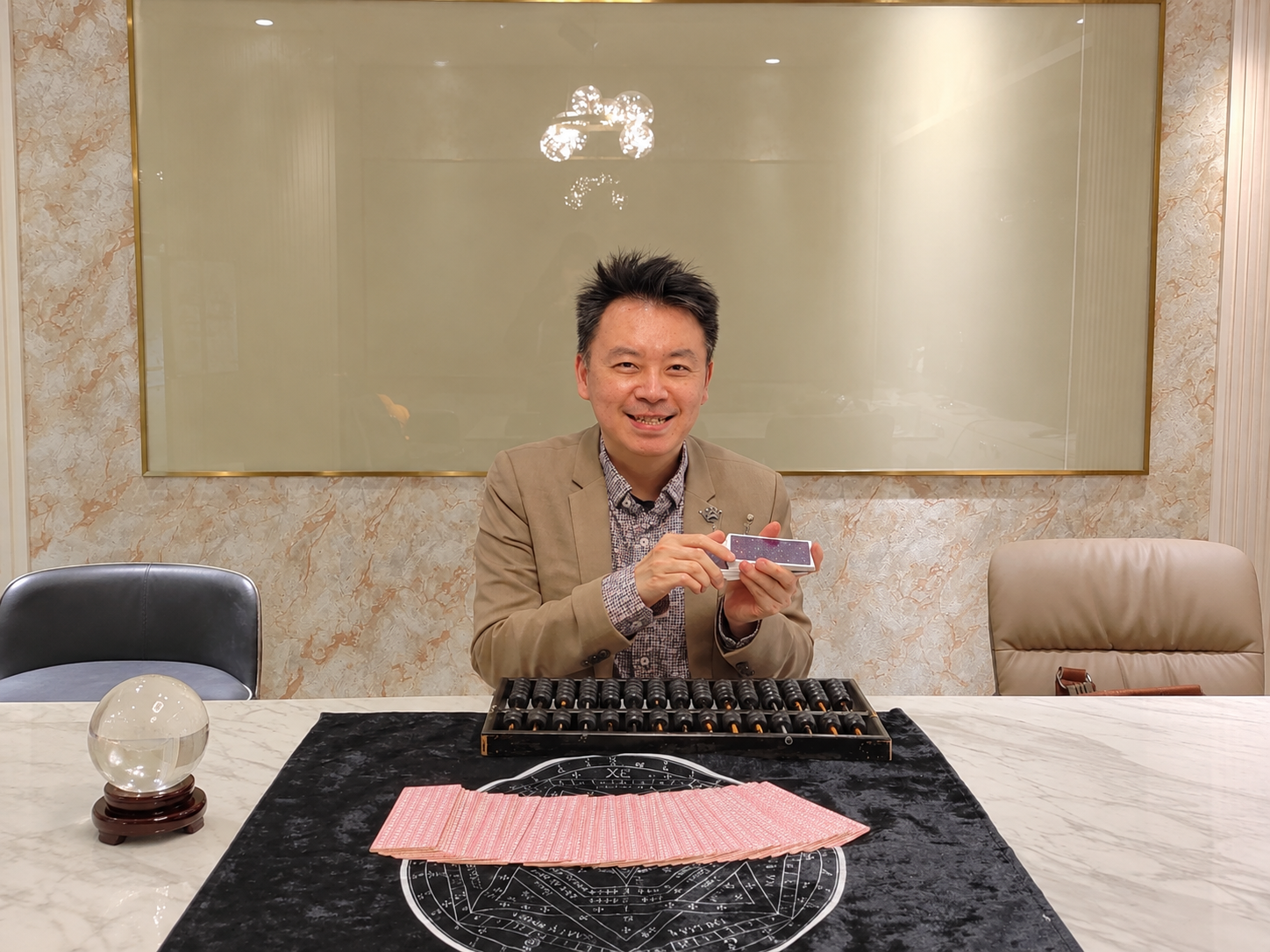 獨家/ 命理師為中秋節開嗆 遭江伯樂批「有失專業」 小孟老師：我過得比你好！