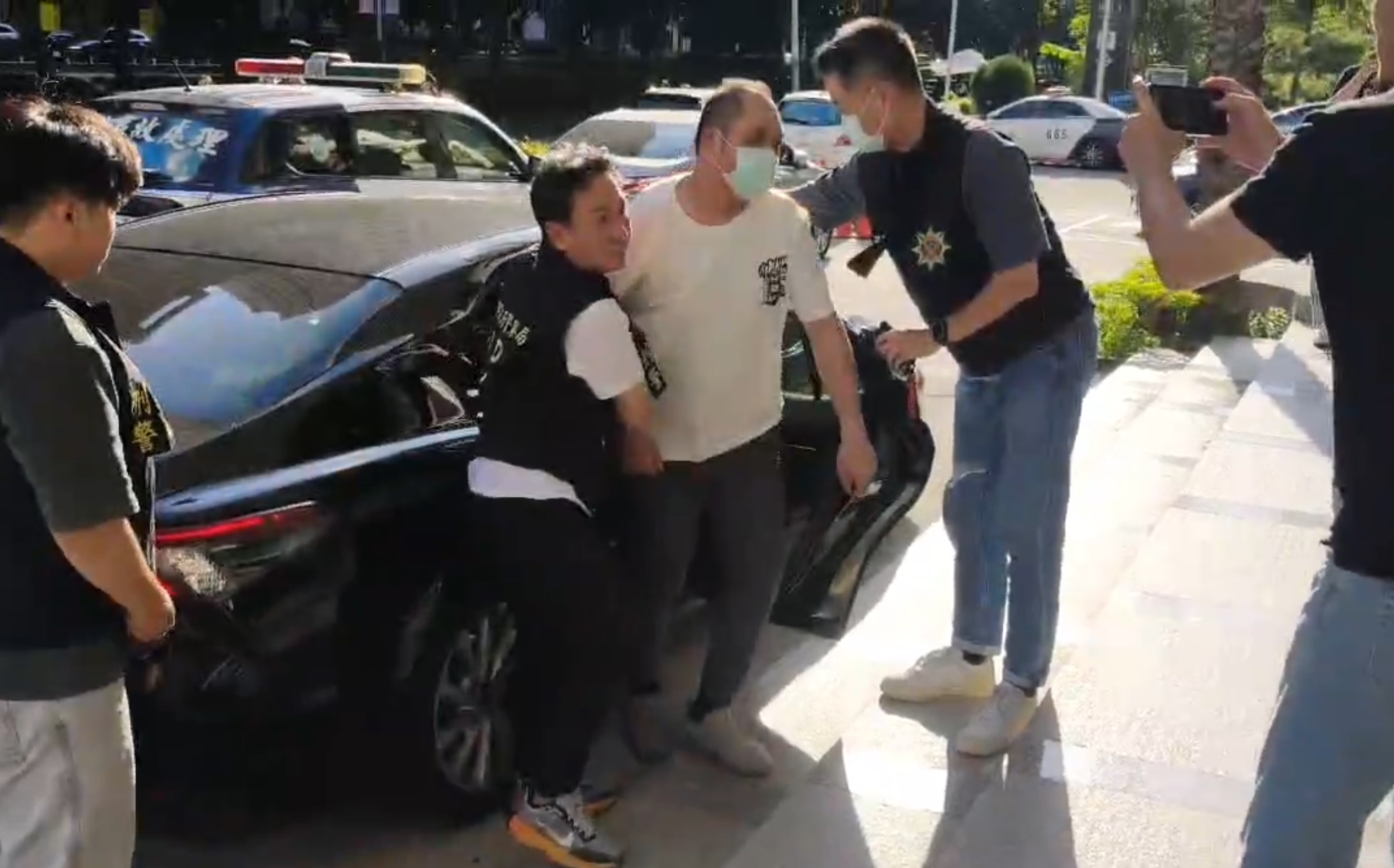 廖姓嫌犯涉嫌攻擊矢板明夫,今日下午在台中國際機場落網。