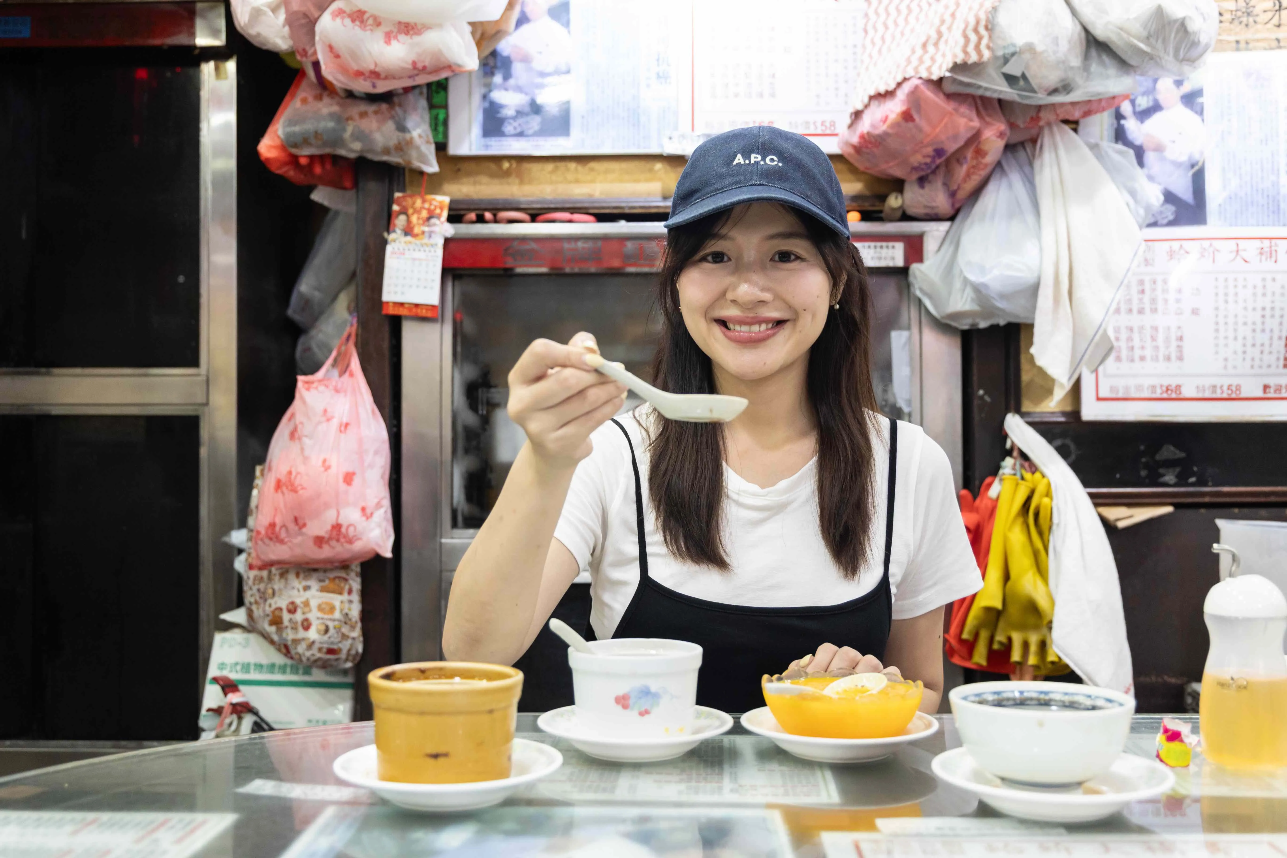一口甜識香港／（有片）楊枝甘露稠到湯匙站得住、祛濕茶苦到靈魂出竅！我在「泰和堂」嘗到香港人的養生哲學