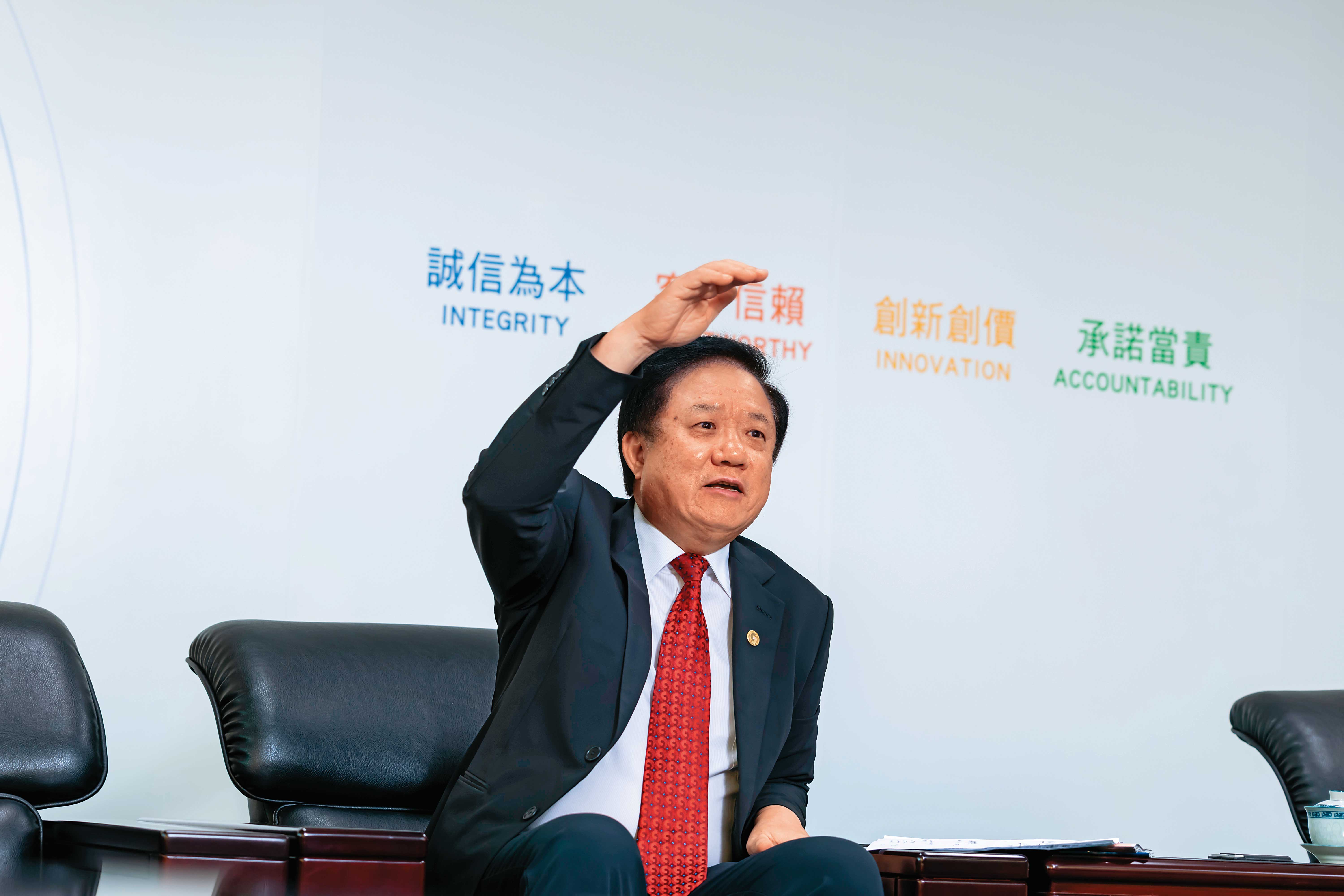 中華電信董事長簡志誠說出醞釀已久的「低軌衛星星系聯盟」大計。