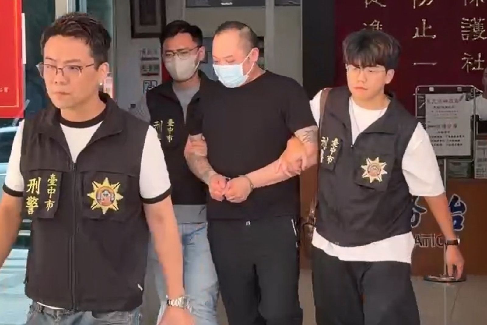 香港籍廖姓男子無故攻擊矢板明夫,警方將他移送地檢署偵辦。(民眾提供)