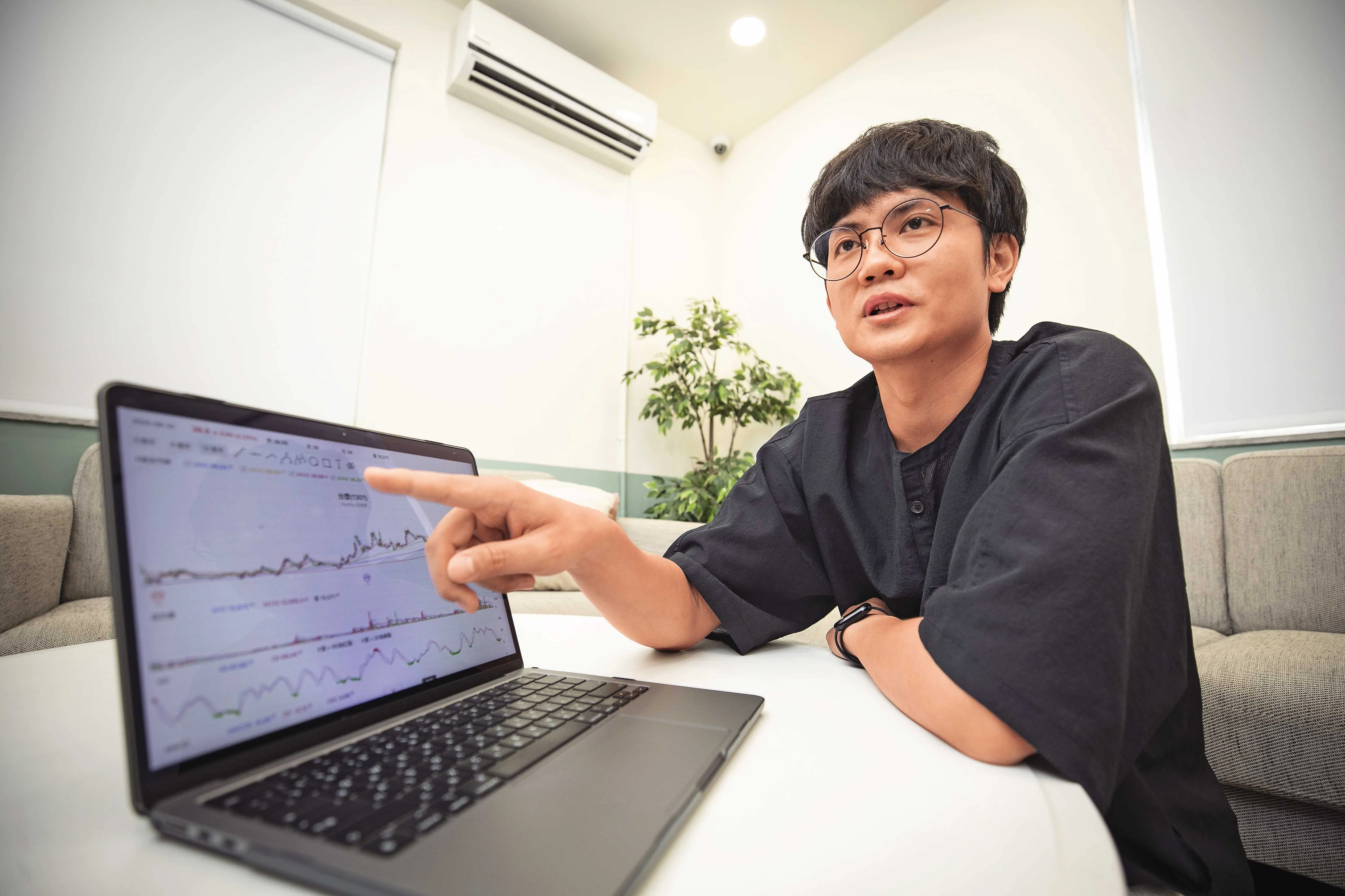 達人理財／不急買房把本金留股市　34歲奶爸專撿打折股、年領50萬股息