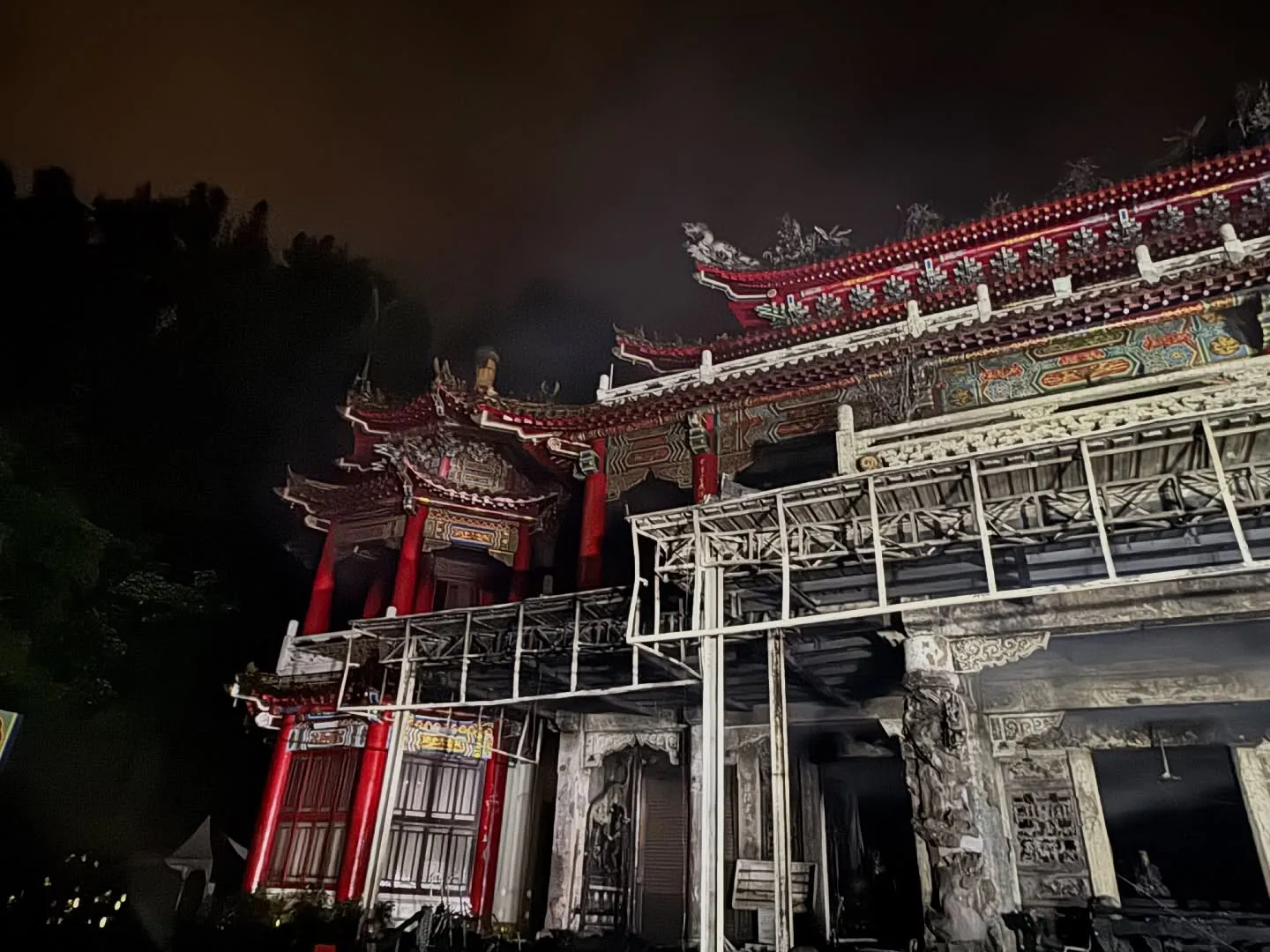台北指南宮凌霄寶殿暗夜狂燒！居民不捨「這麼嚴重」　蔣萬安下令：全力協助重建