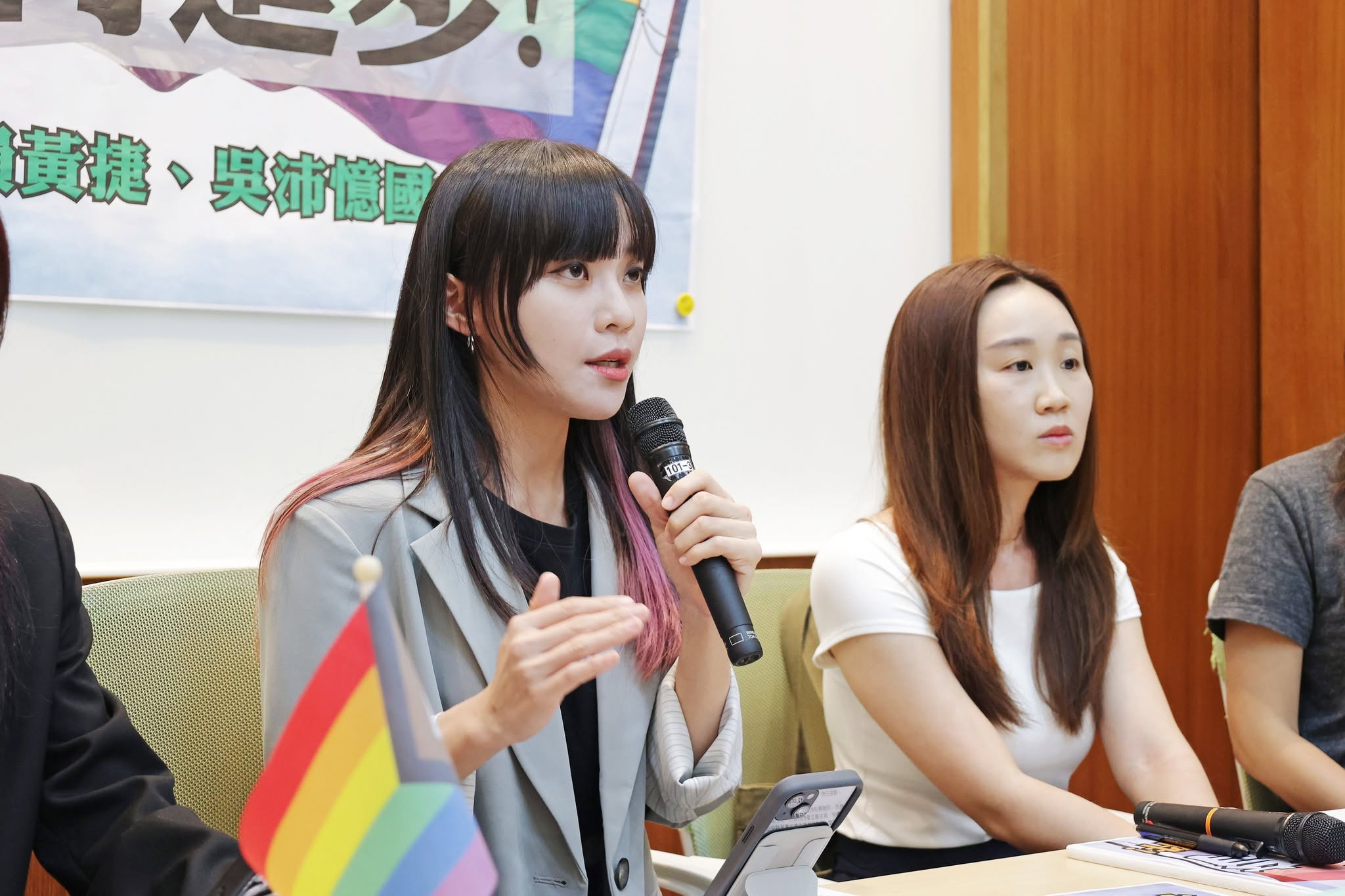 黃捷引述蔡康永金句,號召民眾參與週末的同志大遊行。(翻攝自黃捷臉書)