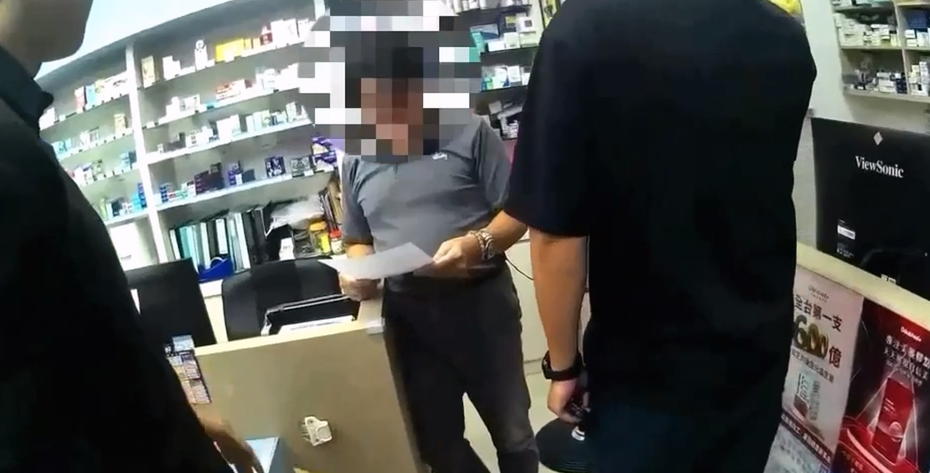 涉嫌對女大生下藥的淡水藥師遭羈押禁見。(翻攝畫面)