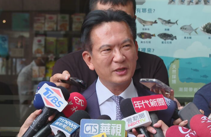 林俊憲批國民黨「用照片亂編故事,實在有點Low」。