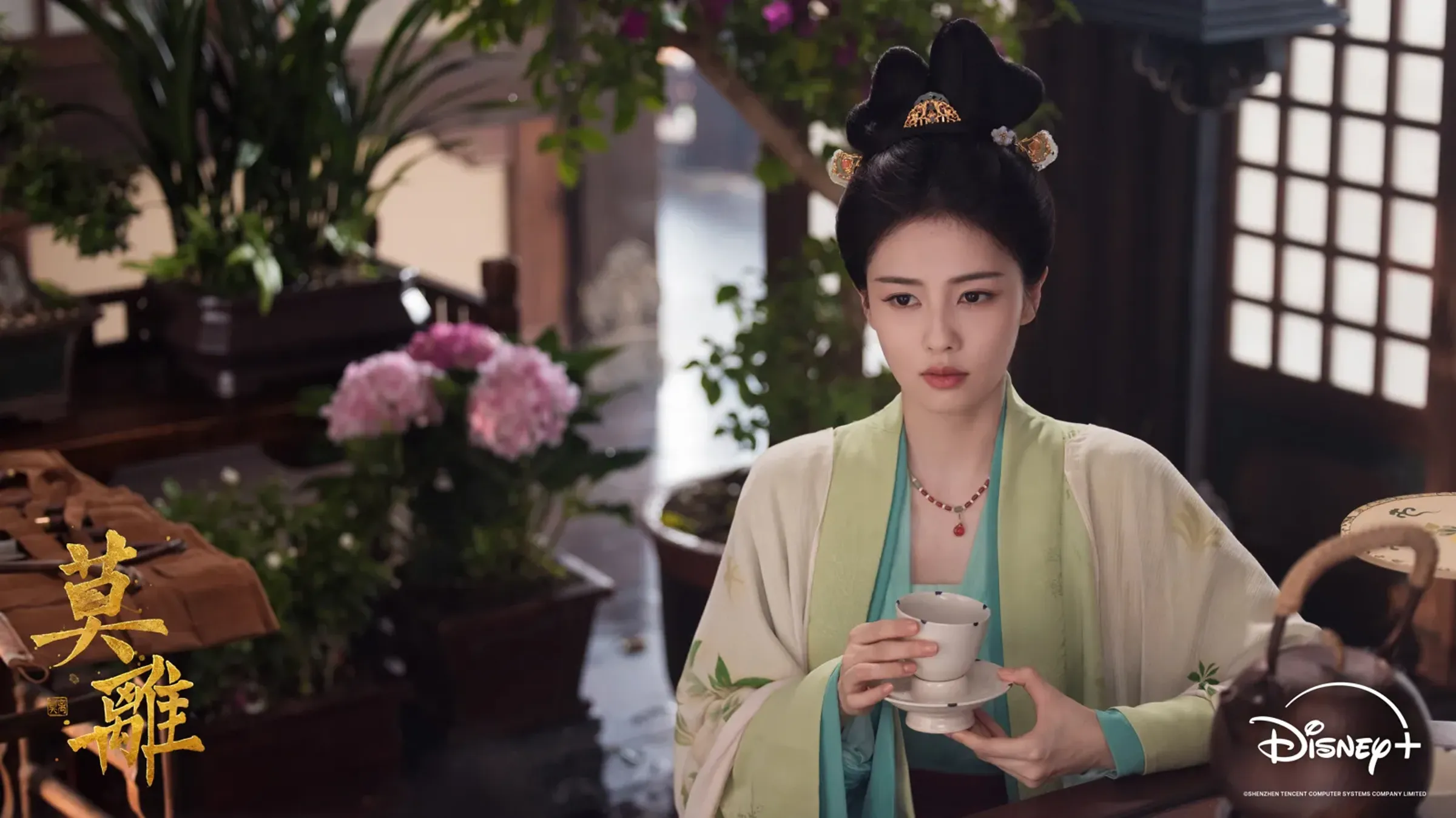遭爆「開機換編劇、學歷造假」,白鹿怒提告。(Disney+提供)