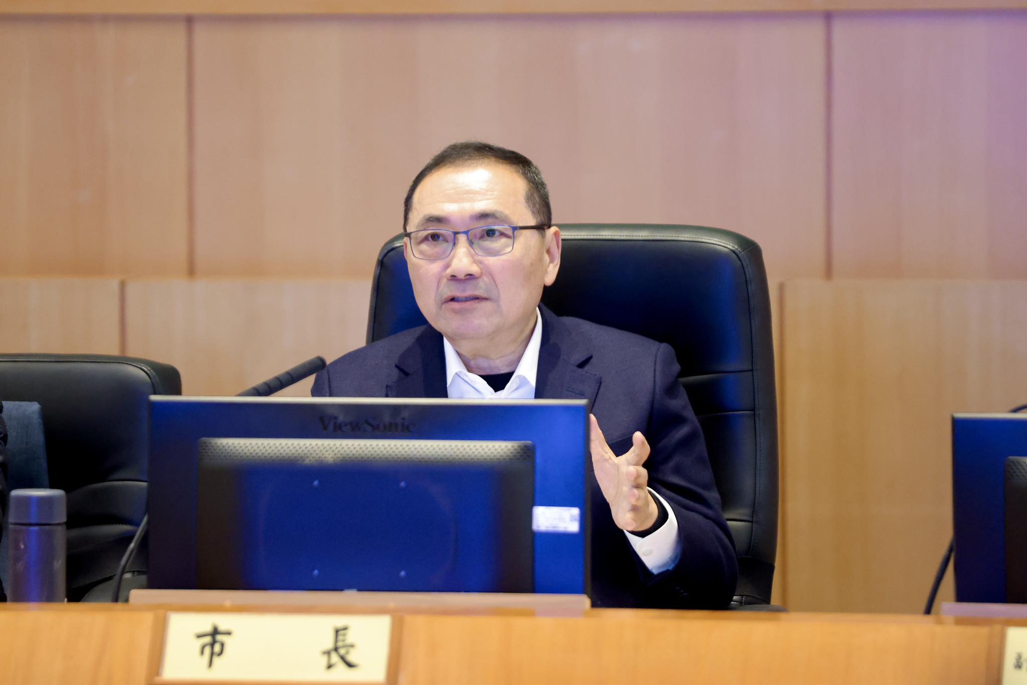 新北市長侯友宜稍早表態,「一棒接一棒,棒棒是強棒,請和我們一起全力支持李四川!」(翻攝自臉書@侯友宜)