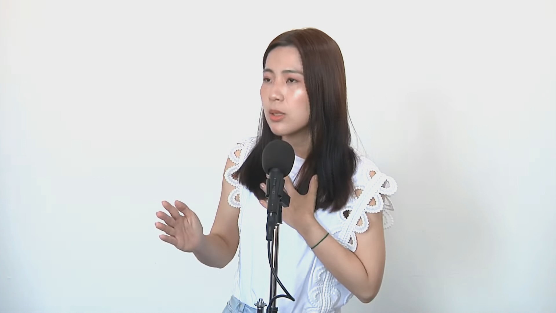 徐巧芯透露蔣萬安喉嚨仍不舒服。