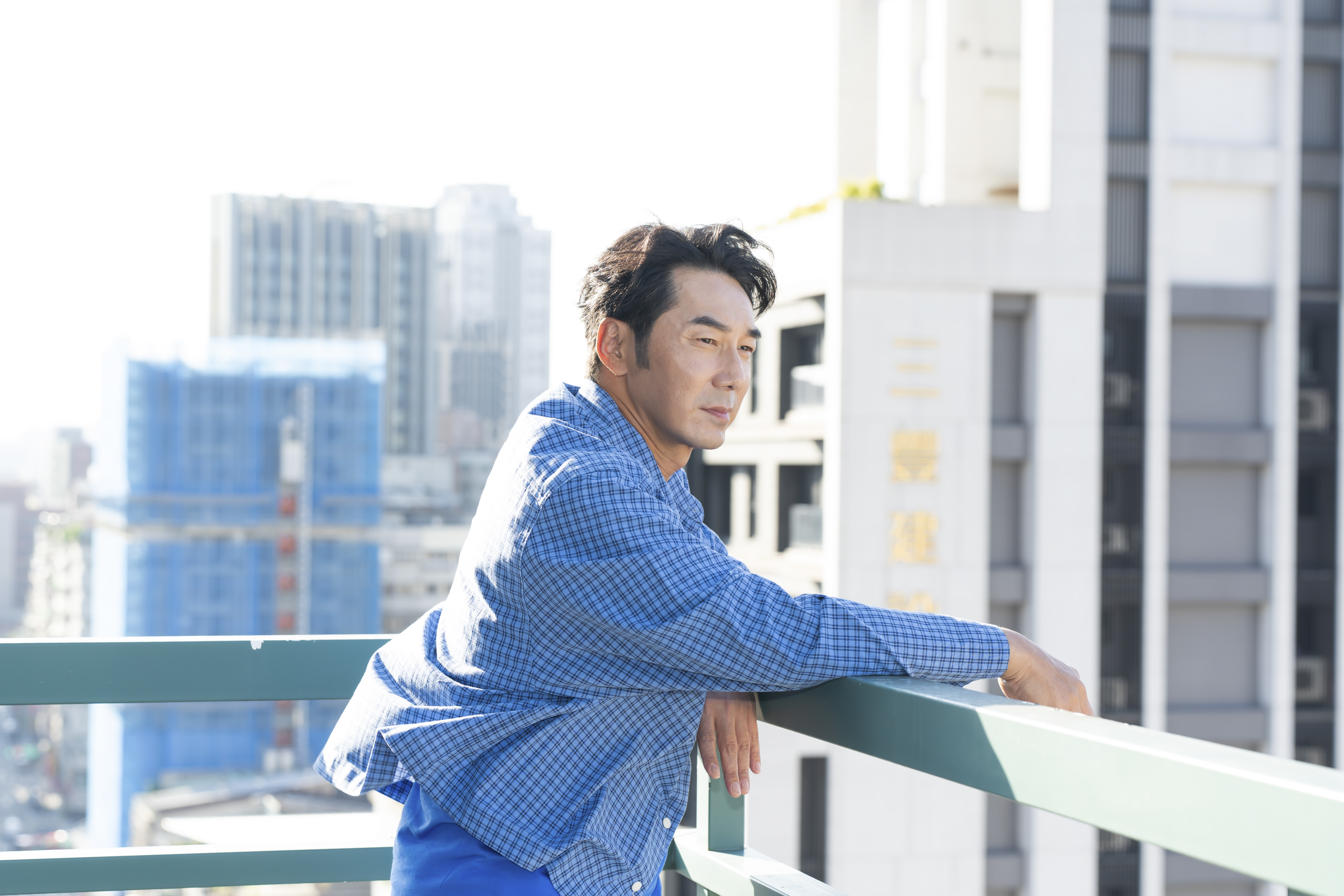 李李仁在電影《沙央》戲份很少,但也為了力挺導演湯湘竹,飛到馬來西亞偏鄉拍戲。