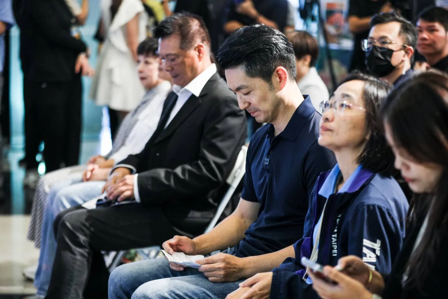 離職才發現！北市前社工侵吞長者1200萬買精品　蔣萬安稱「主動發現」遭打臉：這叫後知後覺