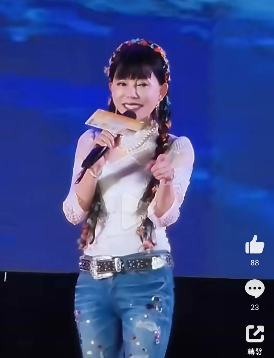 狄鶯現身廈門商演！雙馬尾造型掀熱議　