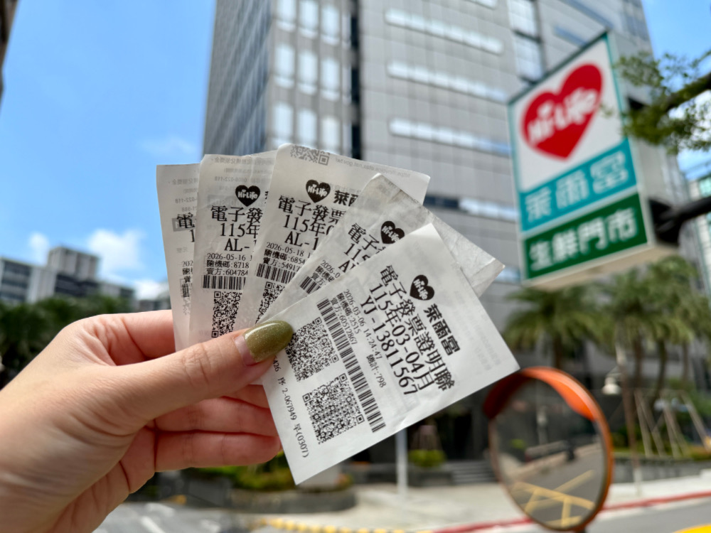 萊爾富門市開出。1張特別獎1000萬元、2張頭獎20萬元幸運發票。(萊爾富提供)