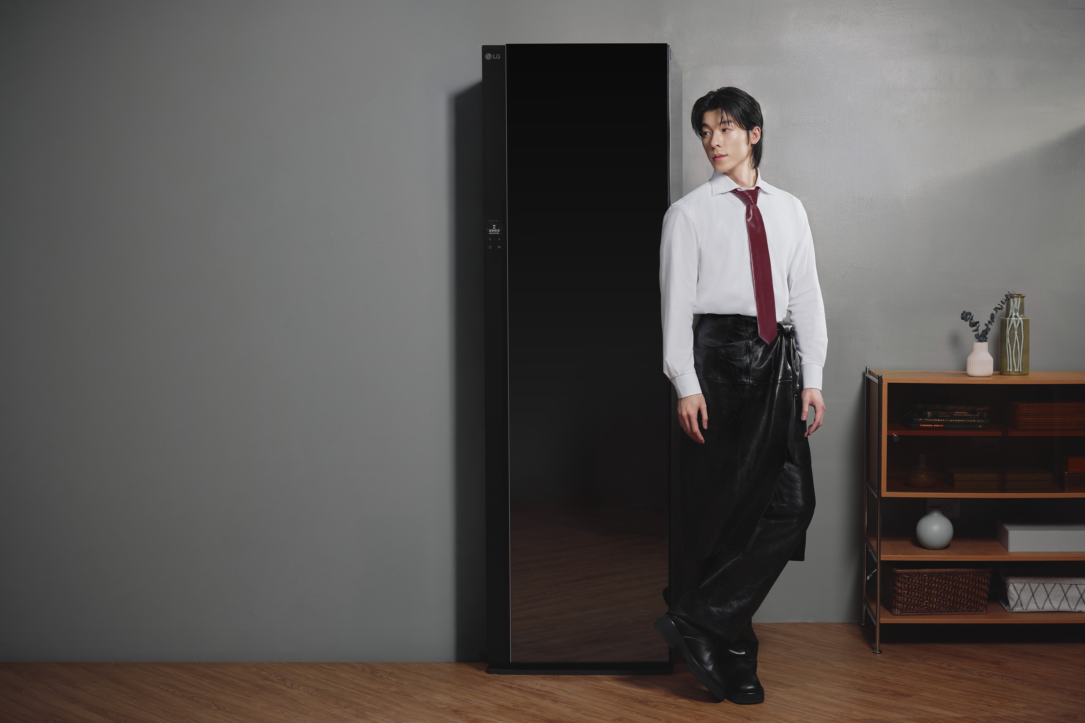 宅配「許光漢」到府拆箱　帥臉化身最愛小三　慘遭夫妻外套連環砸
