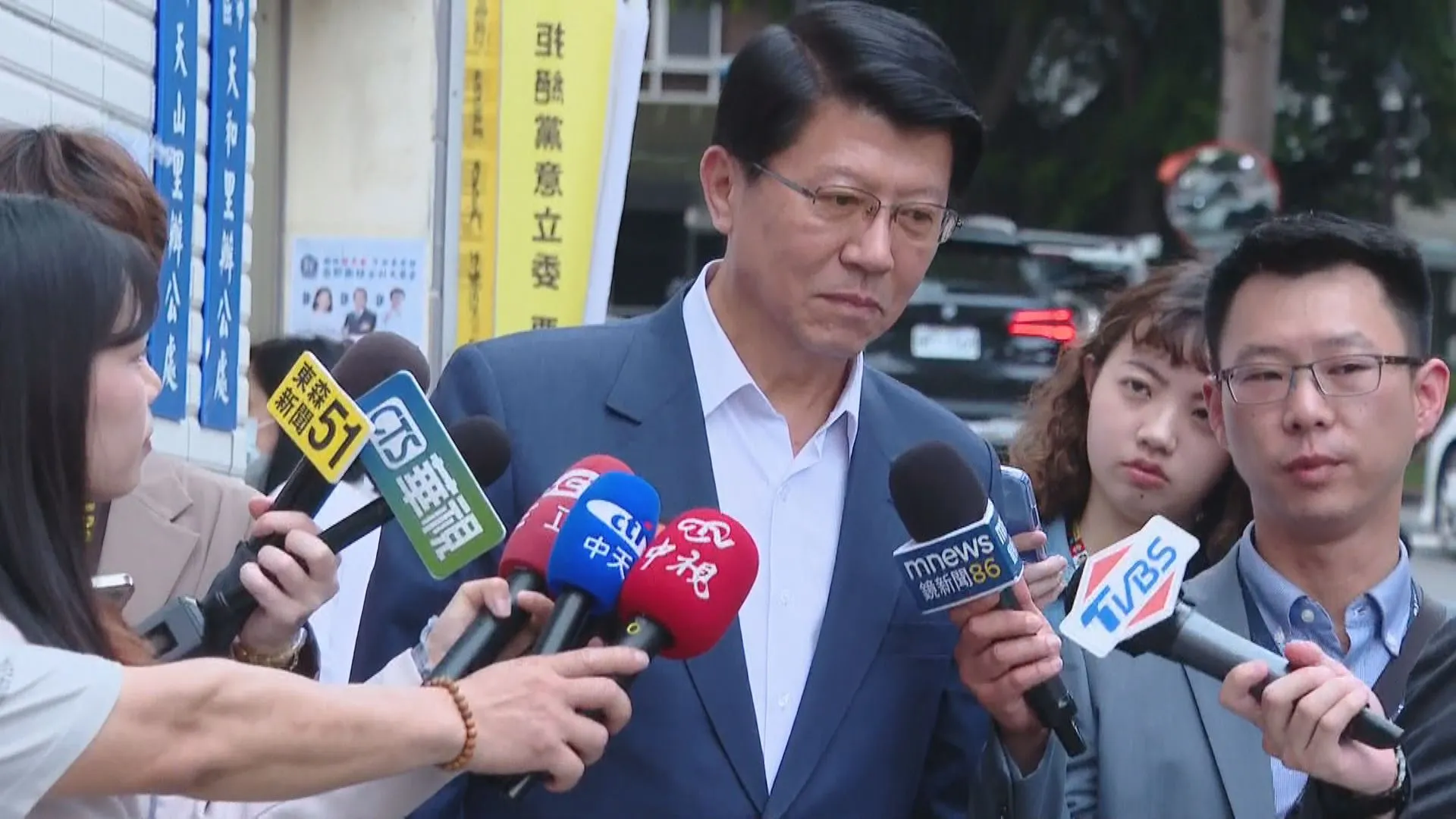 藍白聯合車隊闖紅燈！謝龍介致歉　台南警方：據即時車流交管