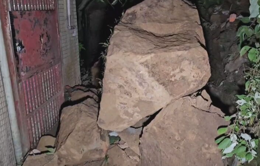 巴威橫掃中國東部 蔣「防颱準備假」挨轟2/颱風造成土石滑落! 基隆民宅遭撞嚴重受損