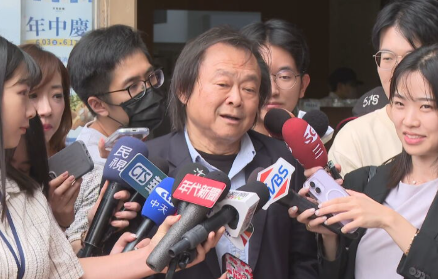 王世堅今日被問到如何看待「火鍋論」與「剉冰論」。