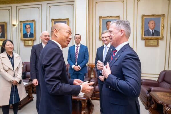 美參議員抵台關切國防特別預算　韓國瑜承諾全力推動審查