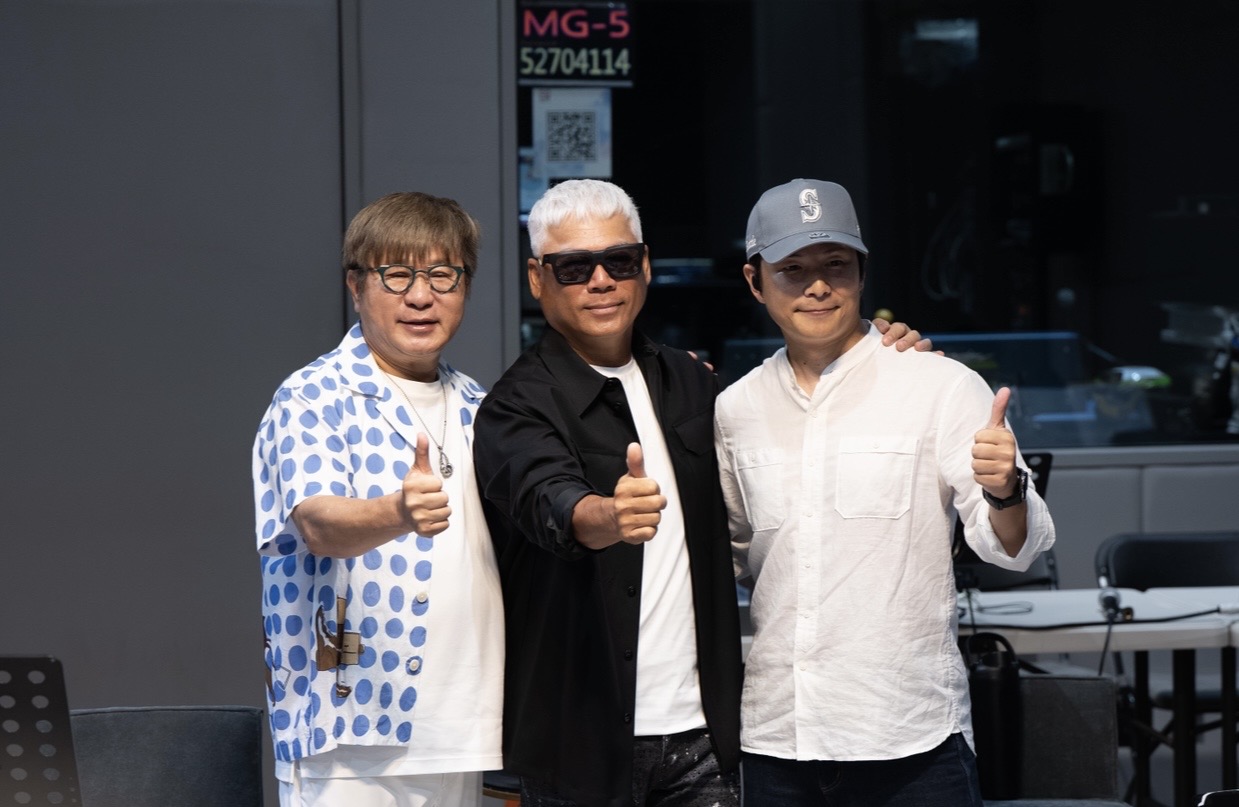 胡瓜(左起)與巫啟賢、孫協志為「鑽石舞台之夜」演唱會彩排。(圖/萬星傳播提供)