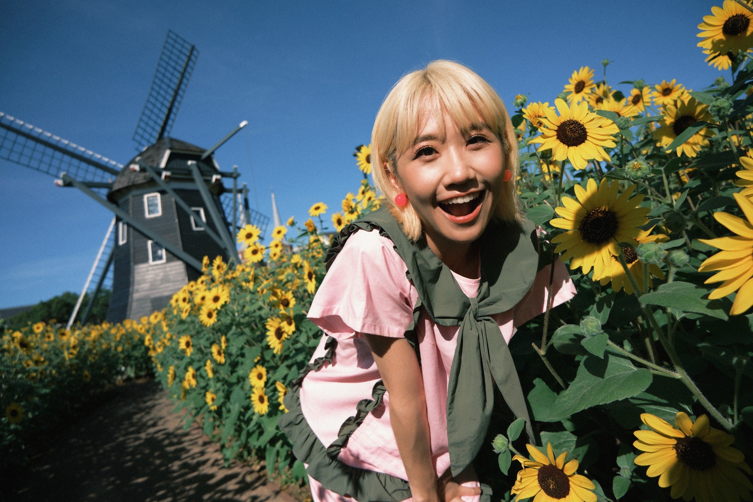 Lulu黃路梓茵為了新歌〈泡泡〉MV,赴日本長崎豪斯登堡拍攝。(天地合娛樂提供)