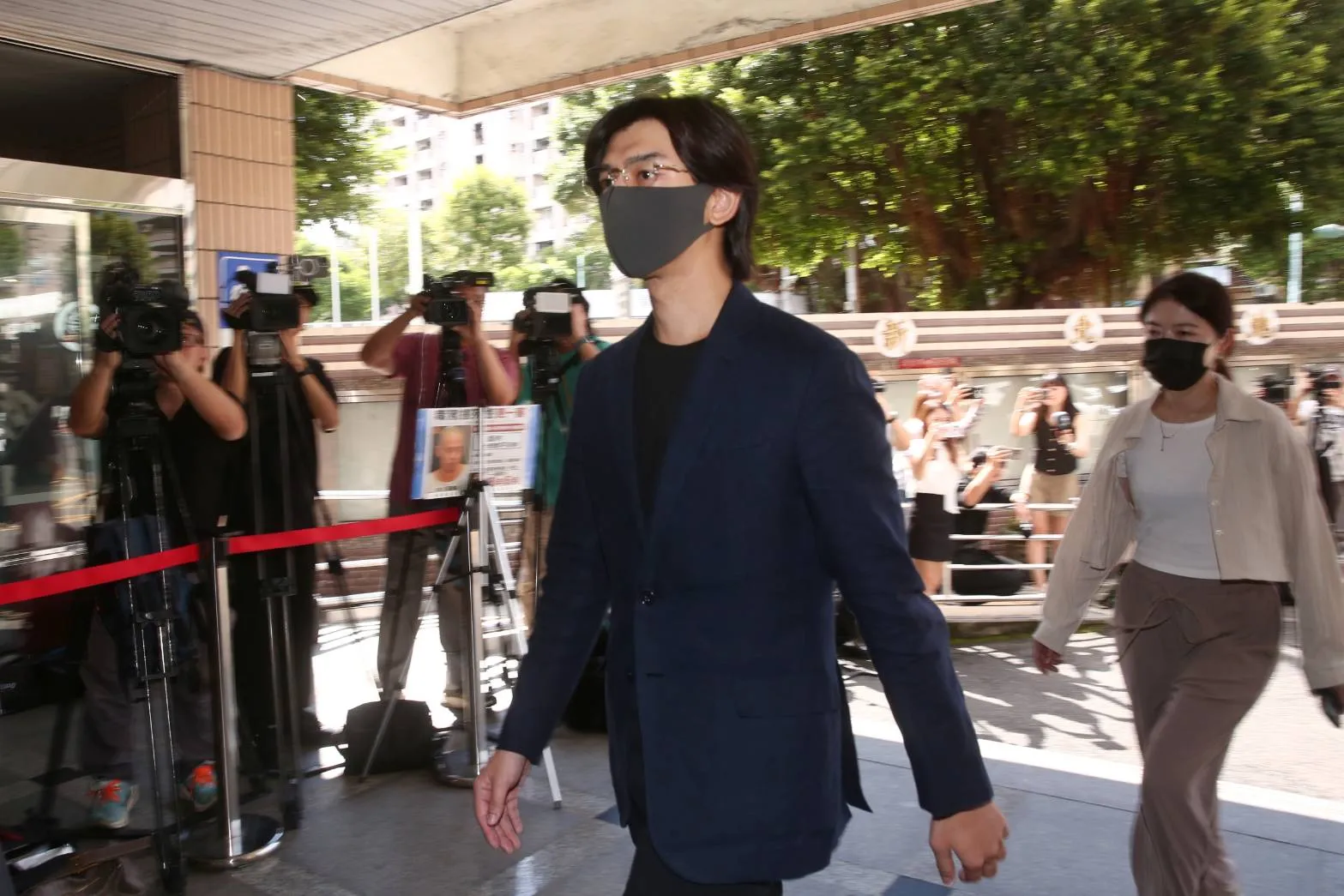 閃兵被求刑2年8月！陳柏霖、坤達首次出庭　向社會大眾致歉：尊重司法
