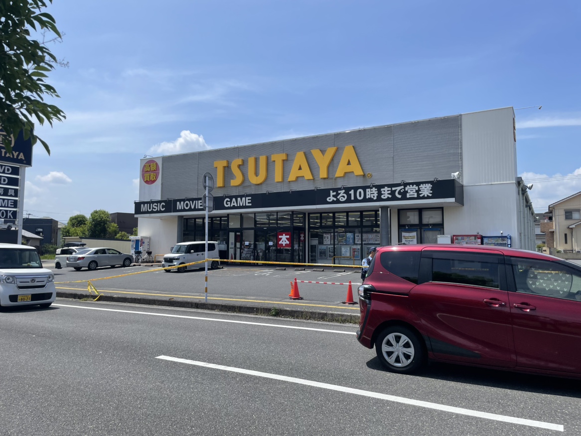 日本大分縣佐伯市複合式連鎖影音商店蔦屋今日上午爆發隨機砍人事件。(翻攝自X@japan_miyu_)