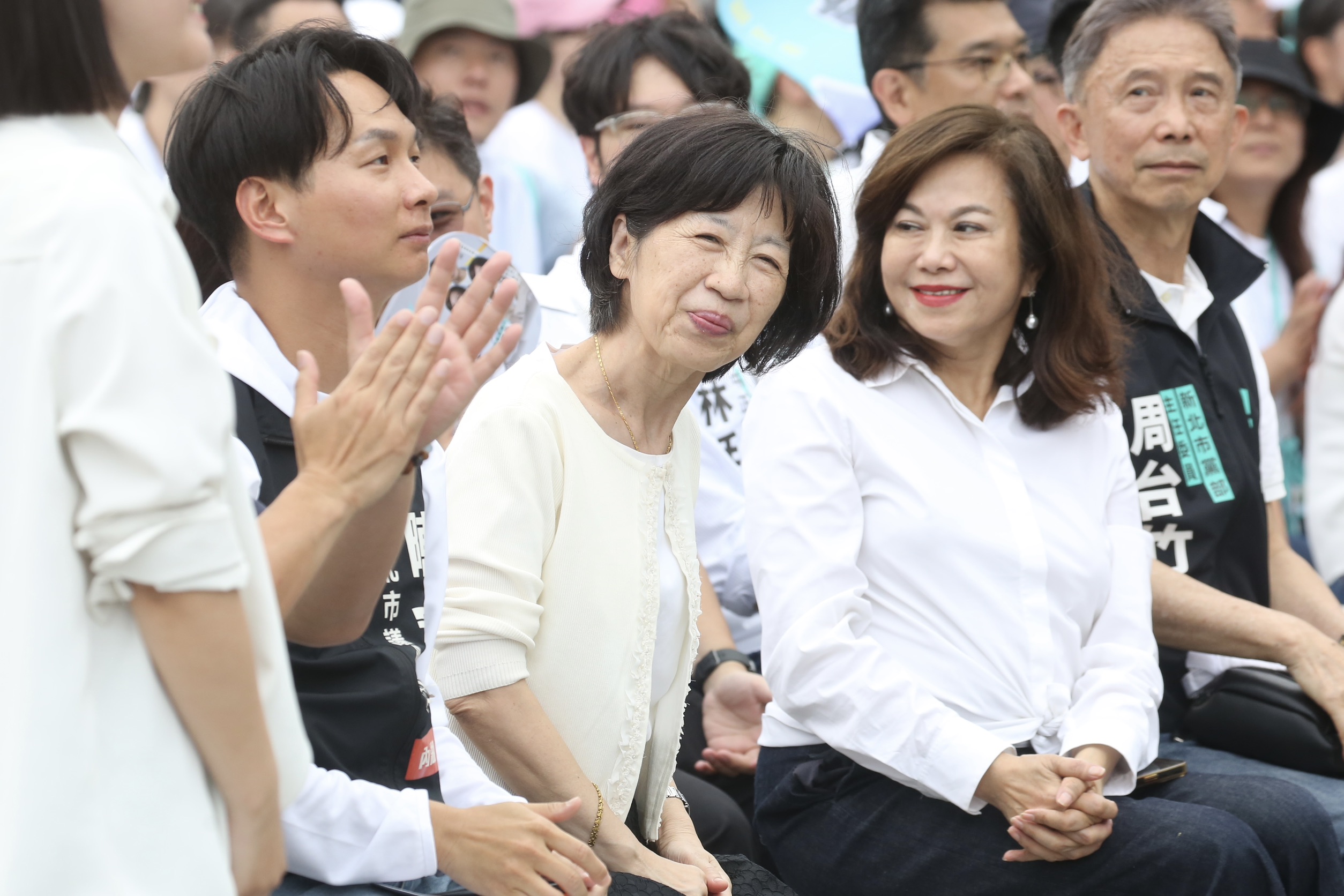 鍾小平再爆陳佩琪曾開1.6億元加價1,500萬元要買永康街豪宅。圖為陳佩琪今出席民眾黨新北誓師大會。(鏡報董孟航)