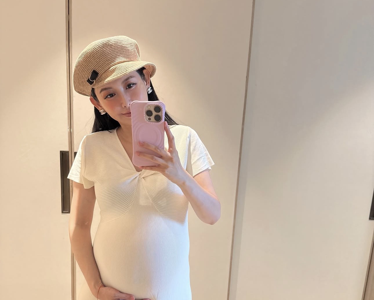 蝴蝶姐姐簡愷樂雙胞胎大腹便便模樣曝光。IG