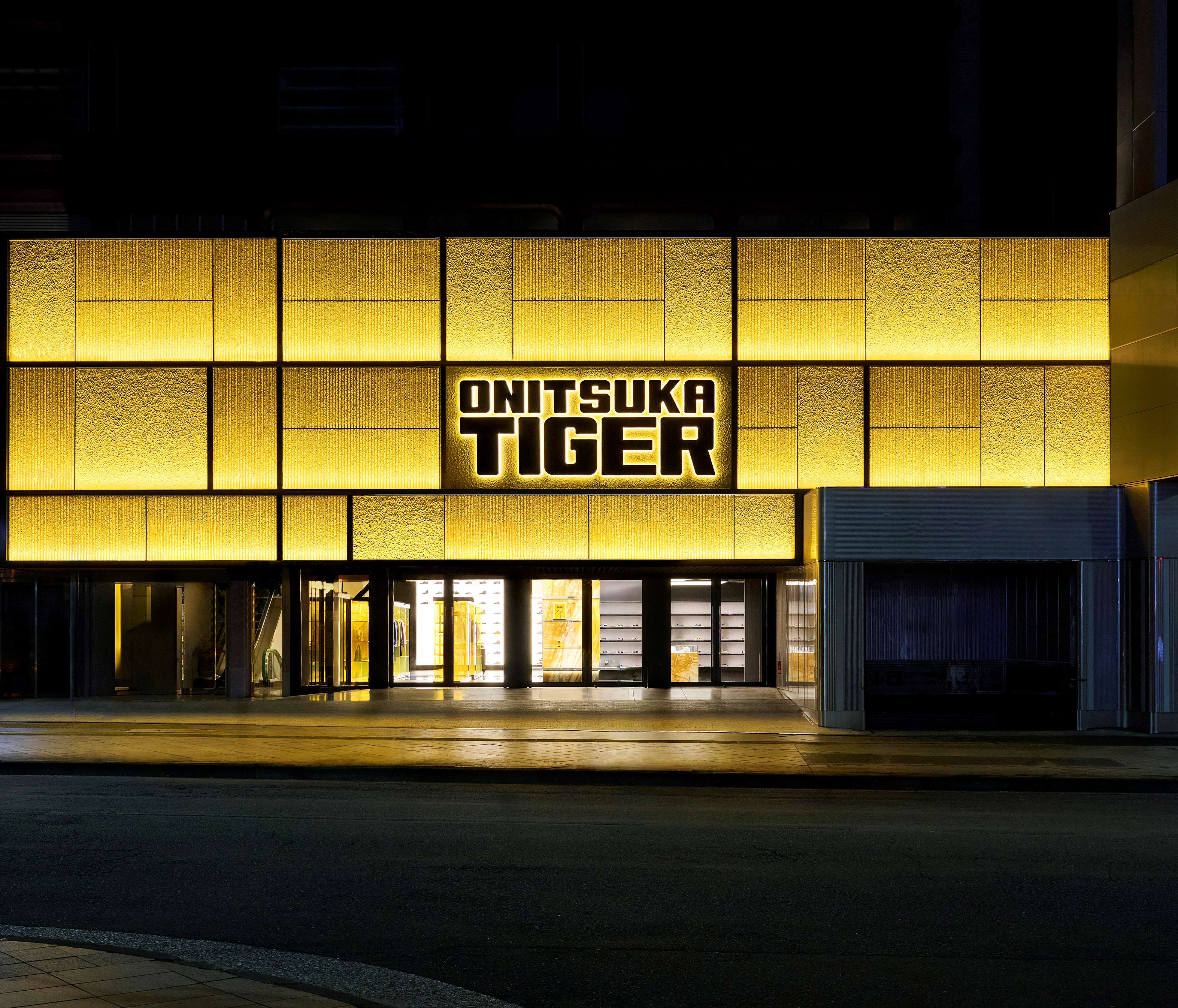 Onitsuka Tiger鬼塚虎於東京新宿的全球最大旗艦店外觀。(Onitsuka Tiger提供)