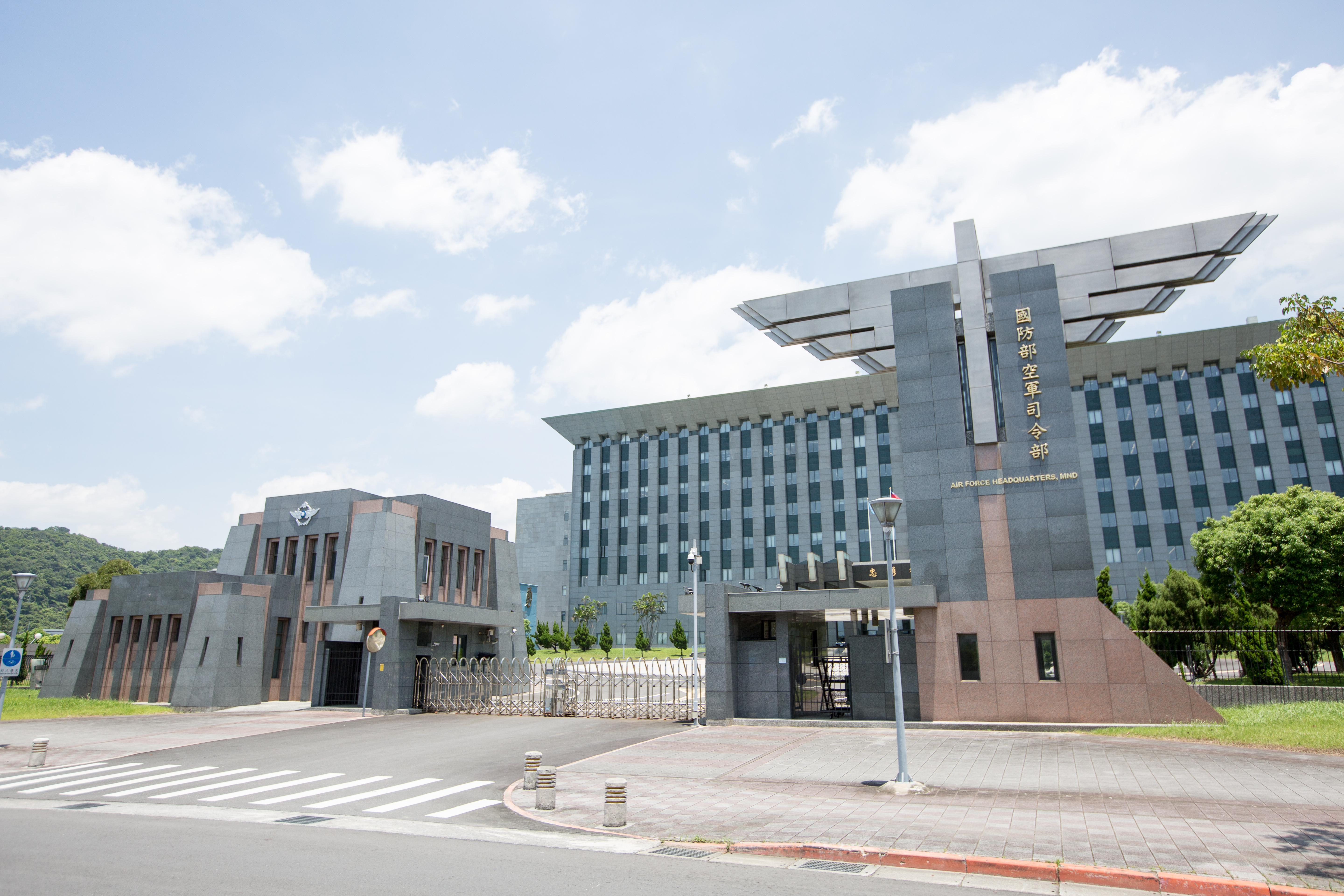 空軍司令部說明,2名中校今上午在岡山基地訓練時墜毀殉職。(資料照)