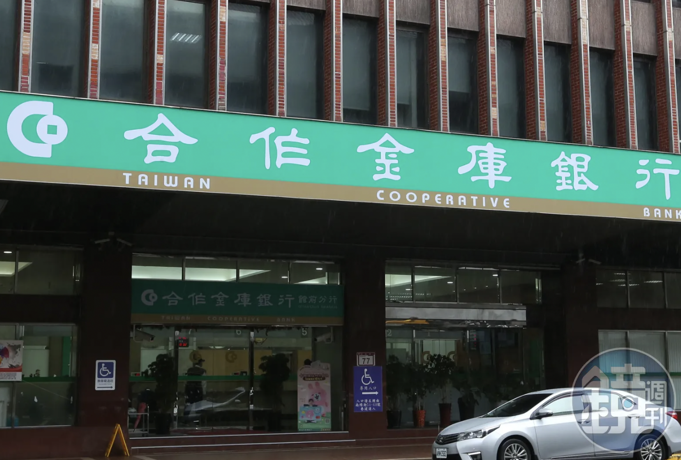AI伺服器與半導體需求升溫,台灣科技業赴美設廠腳步加快,公股銀行同步調整海外授信與據點布局。(示意圖,本刊資料照)