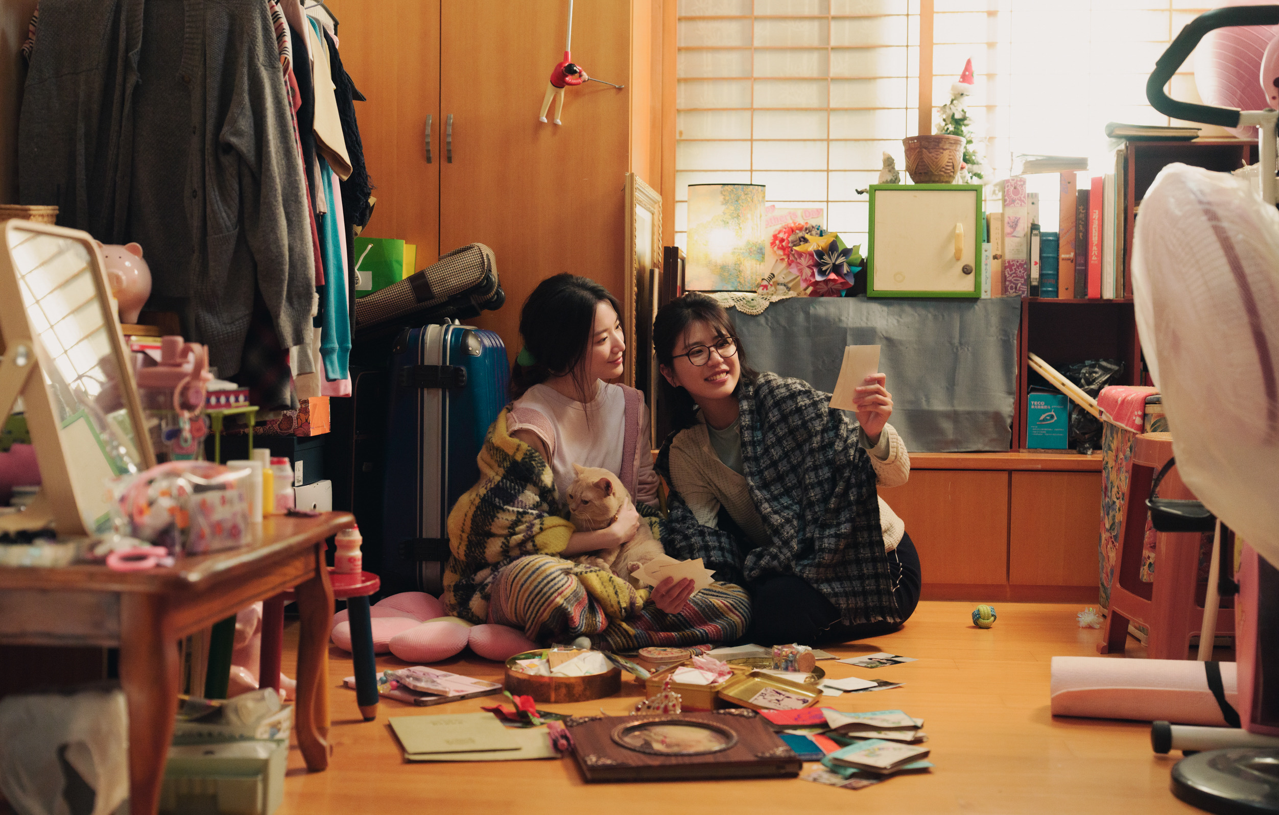 《幸福快樂的日子》透過一對個性截然不同的姊妹展開故事。(水花電影提供)