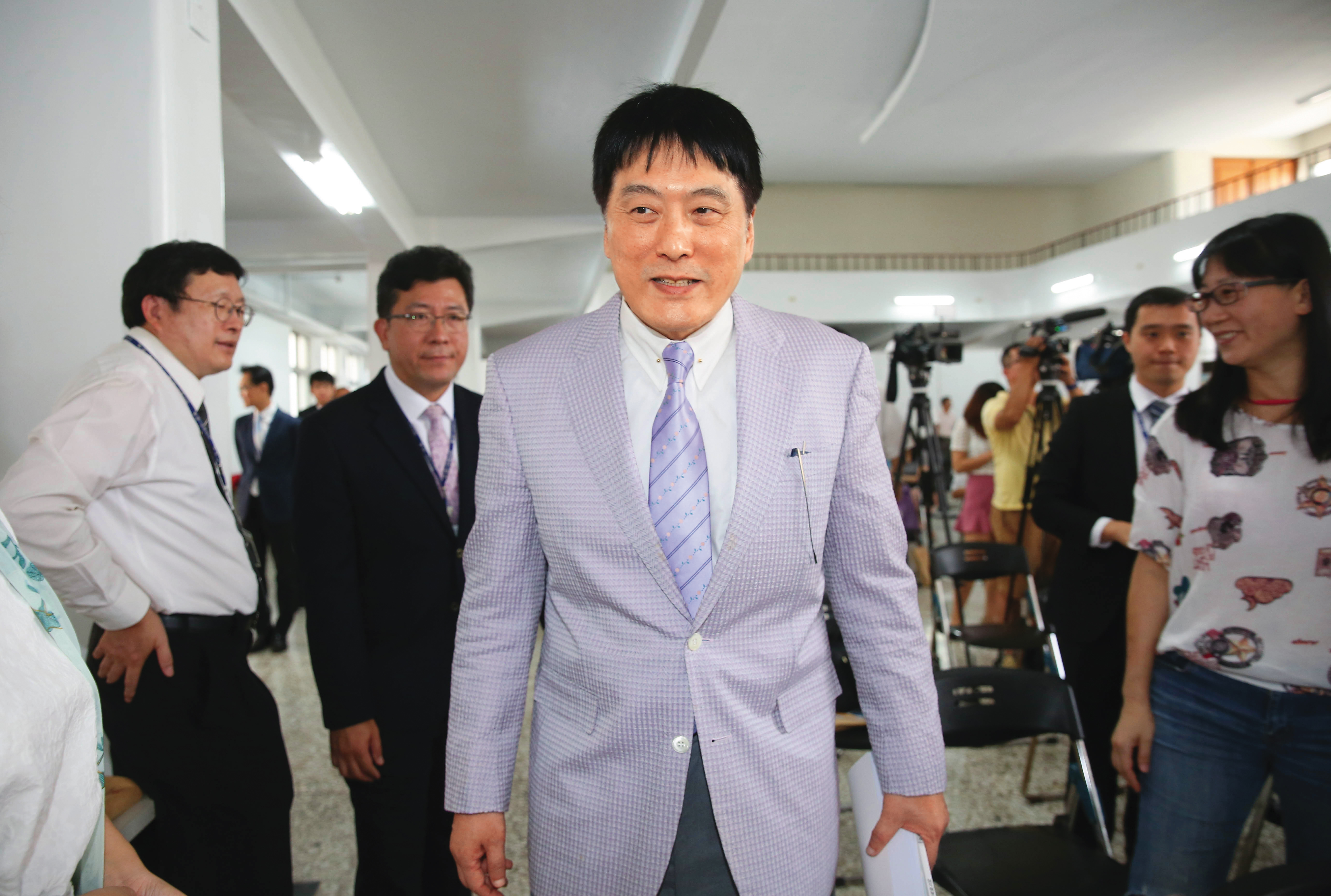統一企業傍晚發重訊宣布,旗下全資子公司家福股份有限公司將啟動更名計畫。圖為統一集團董事長羅智先。