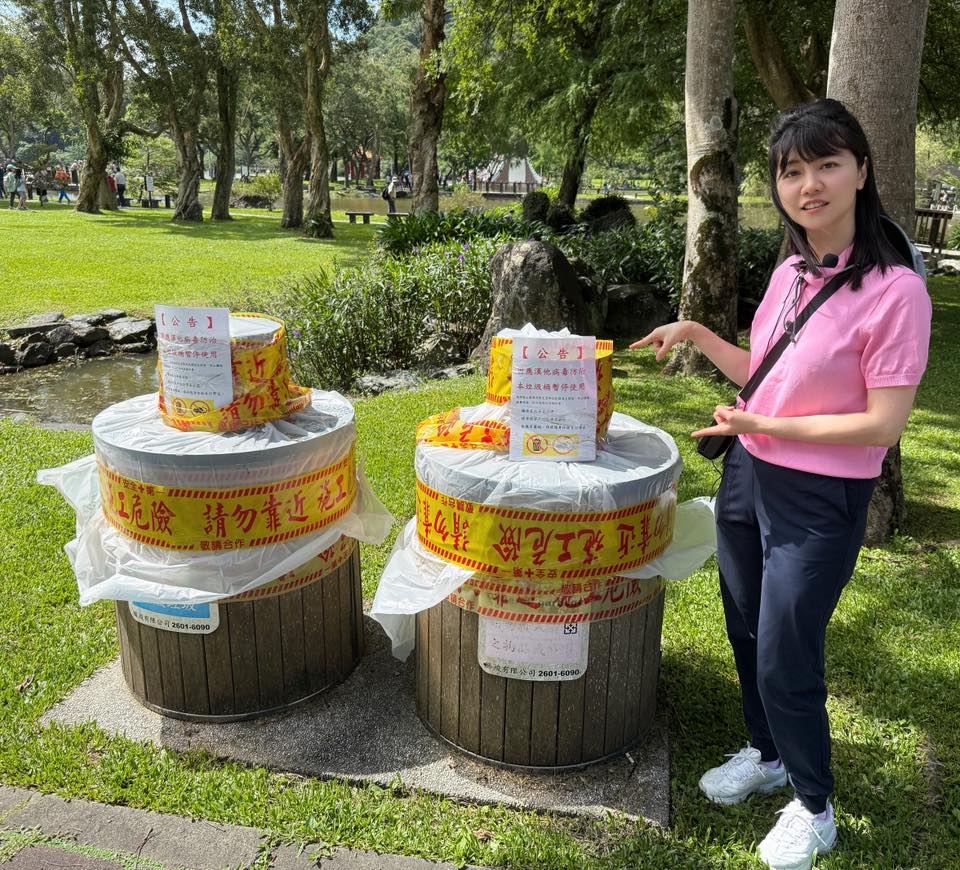 高嘉瑜點出北市府「封印」公園垃圾桶的怪現象後,公園處積極撤離。(翻攝自高嘉瑜臉書)