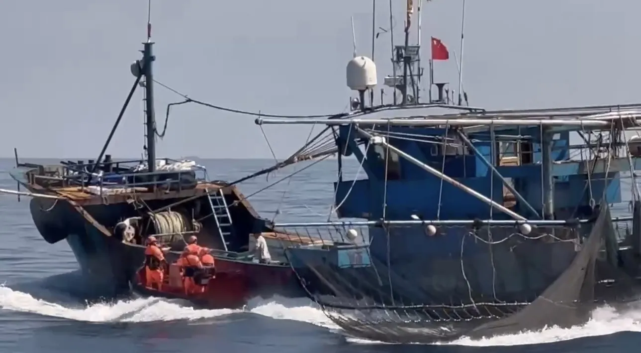 海巡中秋連假不打烊　目斗嶼海域查扣越界中國漁船