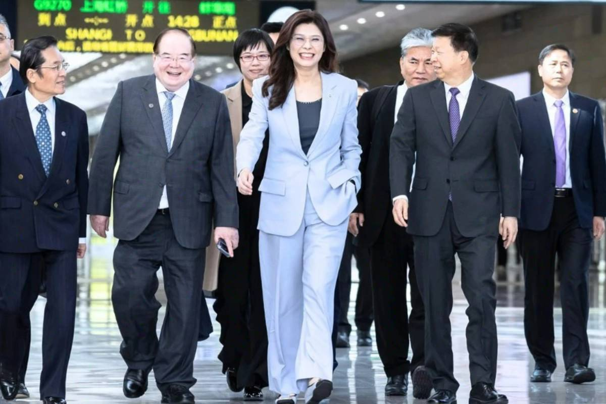 比照連胡會？吳崑玉列3跡象酸鄭麗文沒紅毯、搭中巴　猶如「格格進宮」